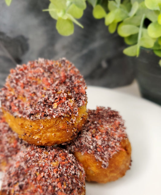 A delicately sweet crust surrounds this pairing of blueberries, blackberries, raspberries and strawberries, bringing joy in every bite. Each Four Berry Pie Ball is lightly iced and coated in a complimenting sweet berry-blend. It'll knock your socks off!